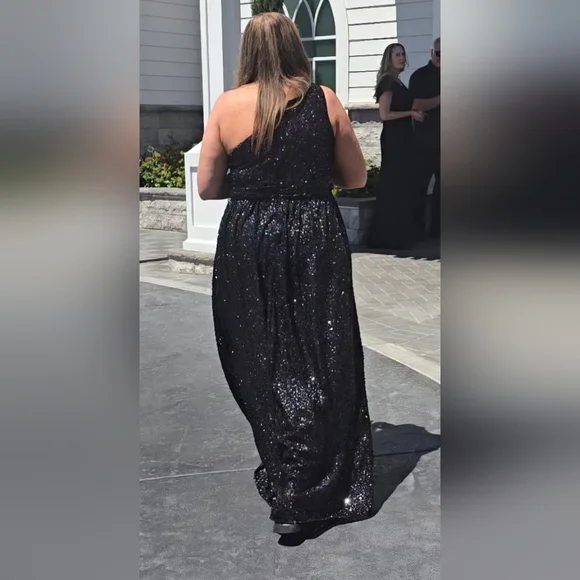 Black one shoulder Seguin Gown - Picture 11 of 15